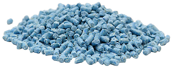 Et voici à quoi ressemblent les granulés eux-mêmes - de petits granulés bleus de forme cylindrique.